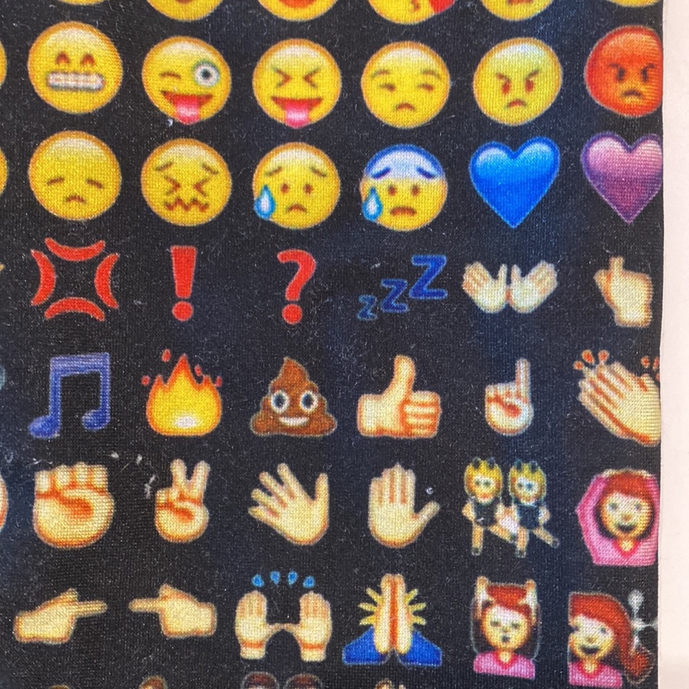 EMOJI KIDS LEGGINGS WITH MANY EMOJIS FOR A 6-7 YEAR OLD - Picture 2 of 12